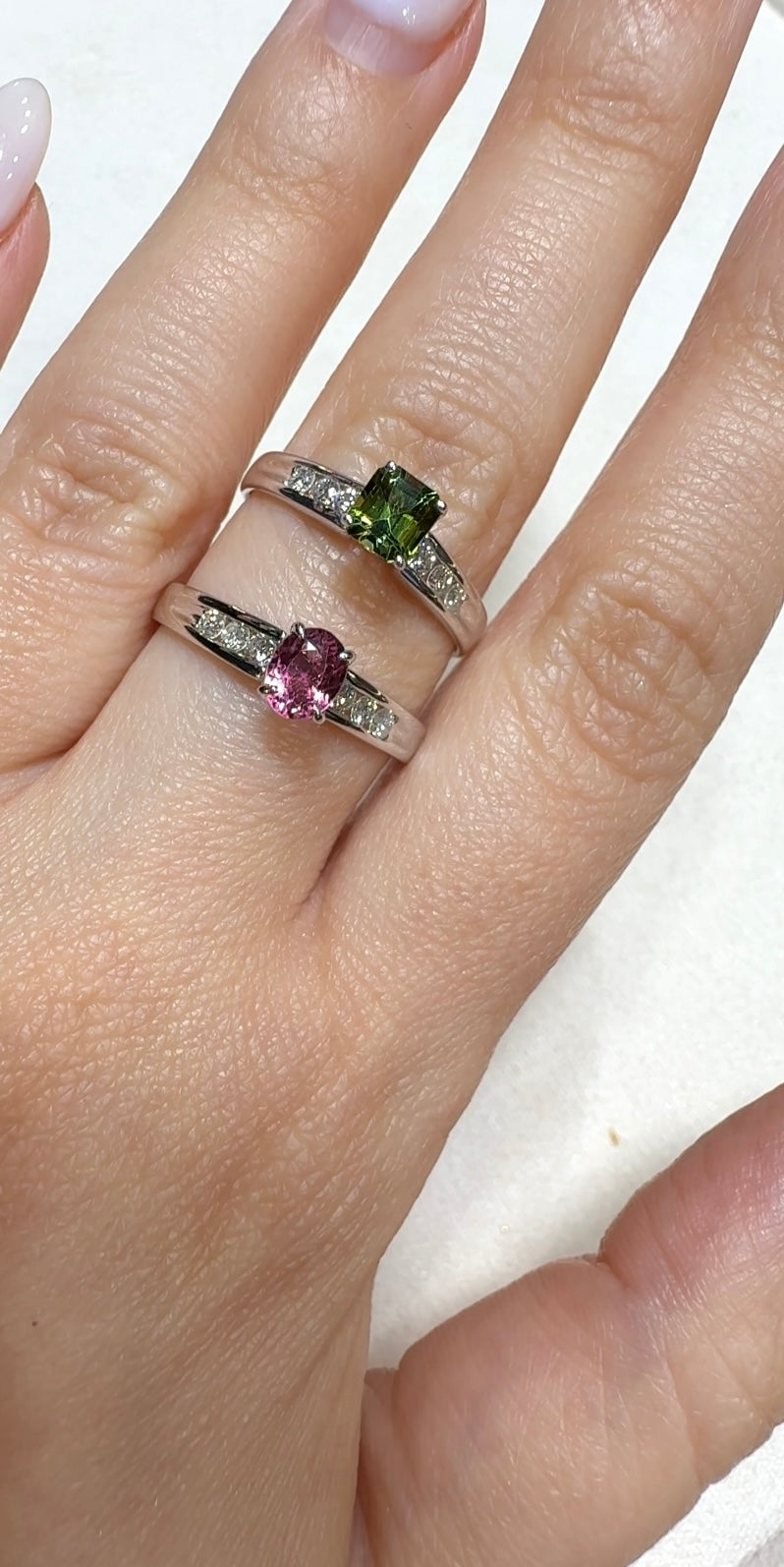 18k white gold Green Tourmaline & diamond ring