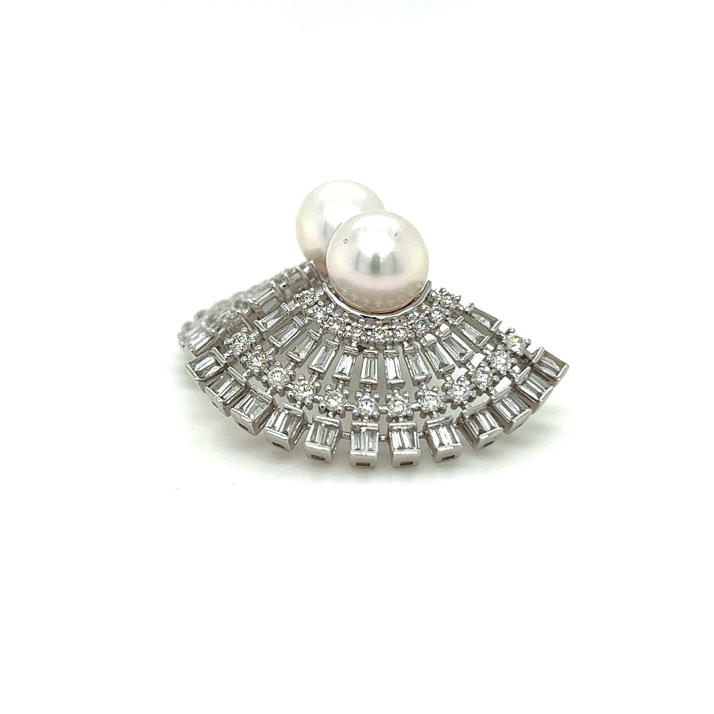 Pearl and diamond earring