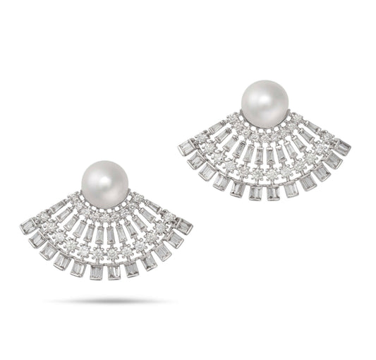 Pearl and diamond earring