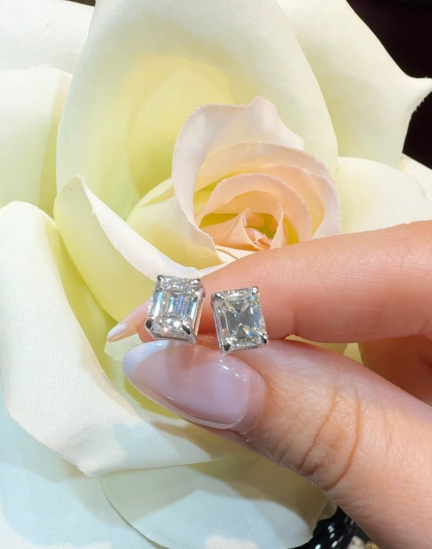 2.33 Ct. diamond stud gold earrings