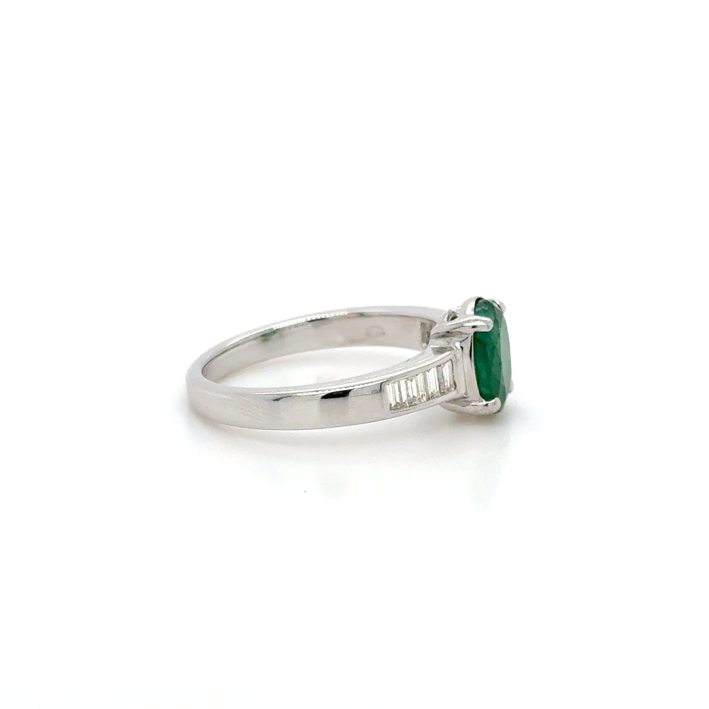 18k gold Oval emerald baguette diamond ring