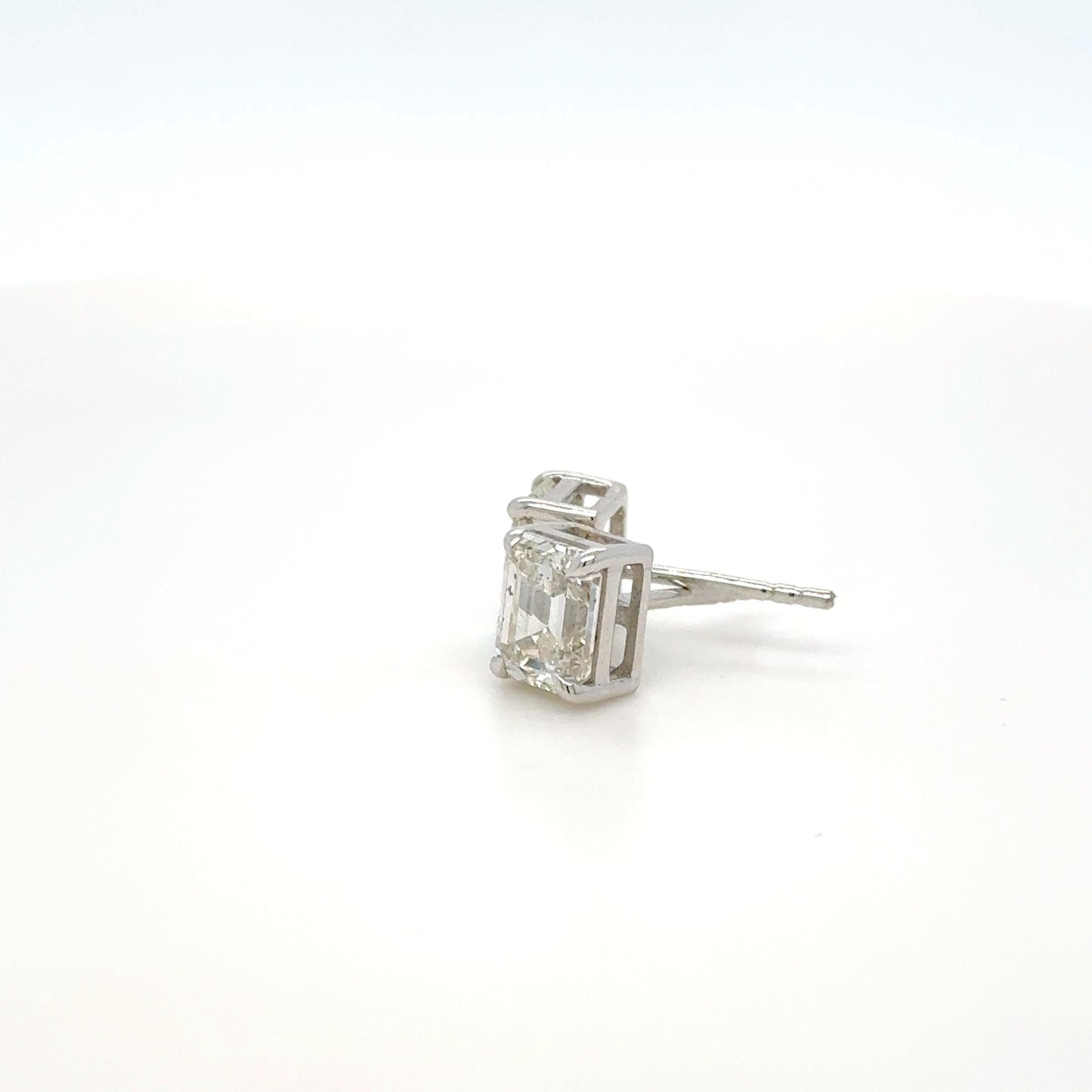 2.33 Ct. diamond stud gold earrings