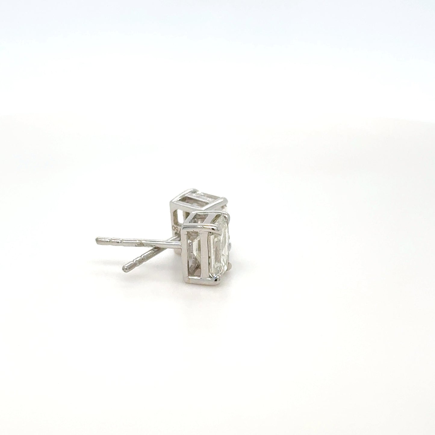 2.33 Ct. diamond stud gold earrings