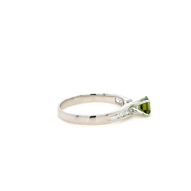 18k white gold Green Tourmaline & diamond ring