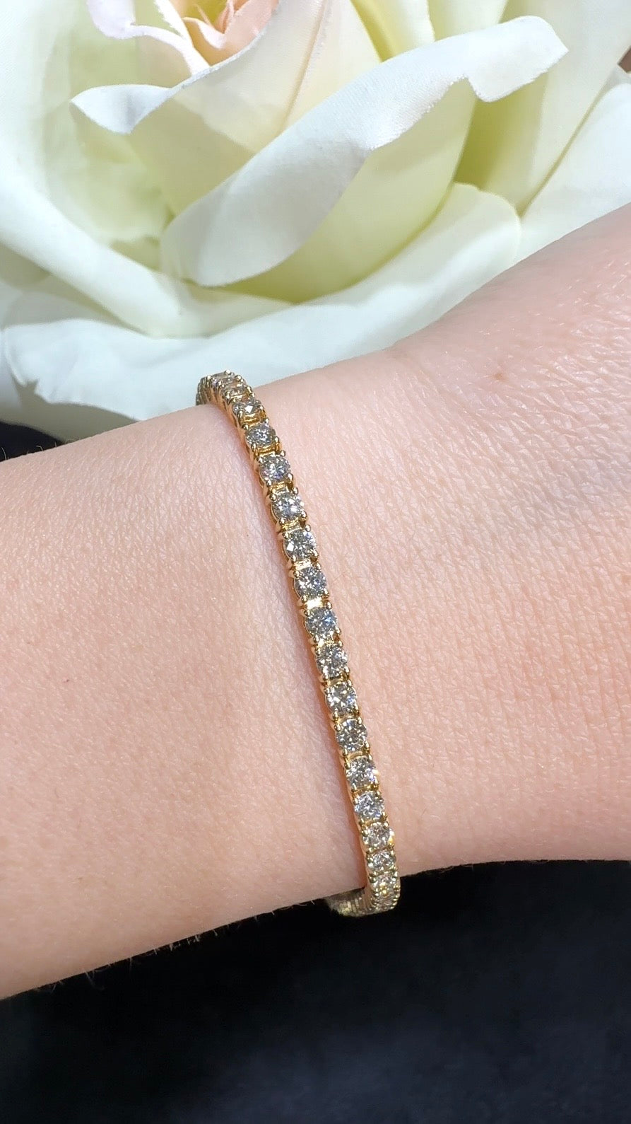 2.44 Carat Diamond Tennis Bracelet in 18K Yellow Gold