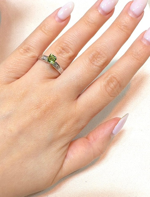18k white gold Green Tourmaline & diamond ring