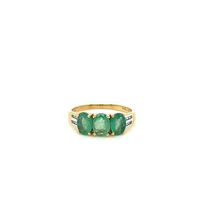 Oval Emerald ring