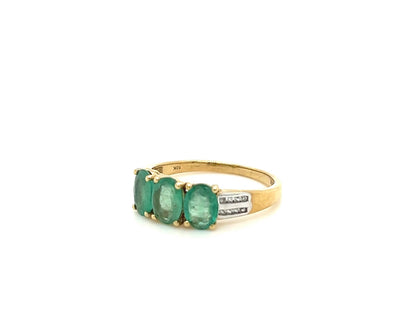 Oval Emerald ring