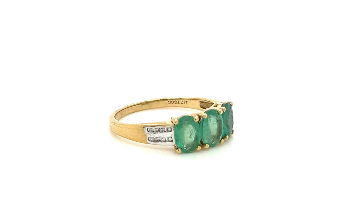 Oval Emerald ring