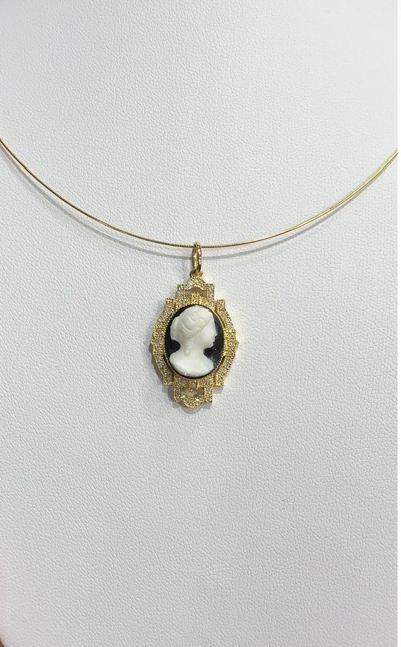 Antique Victorian Onyx Agate Cameo Pendent 18K Yellow Gold
