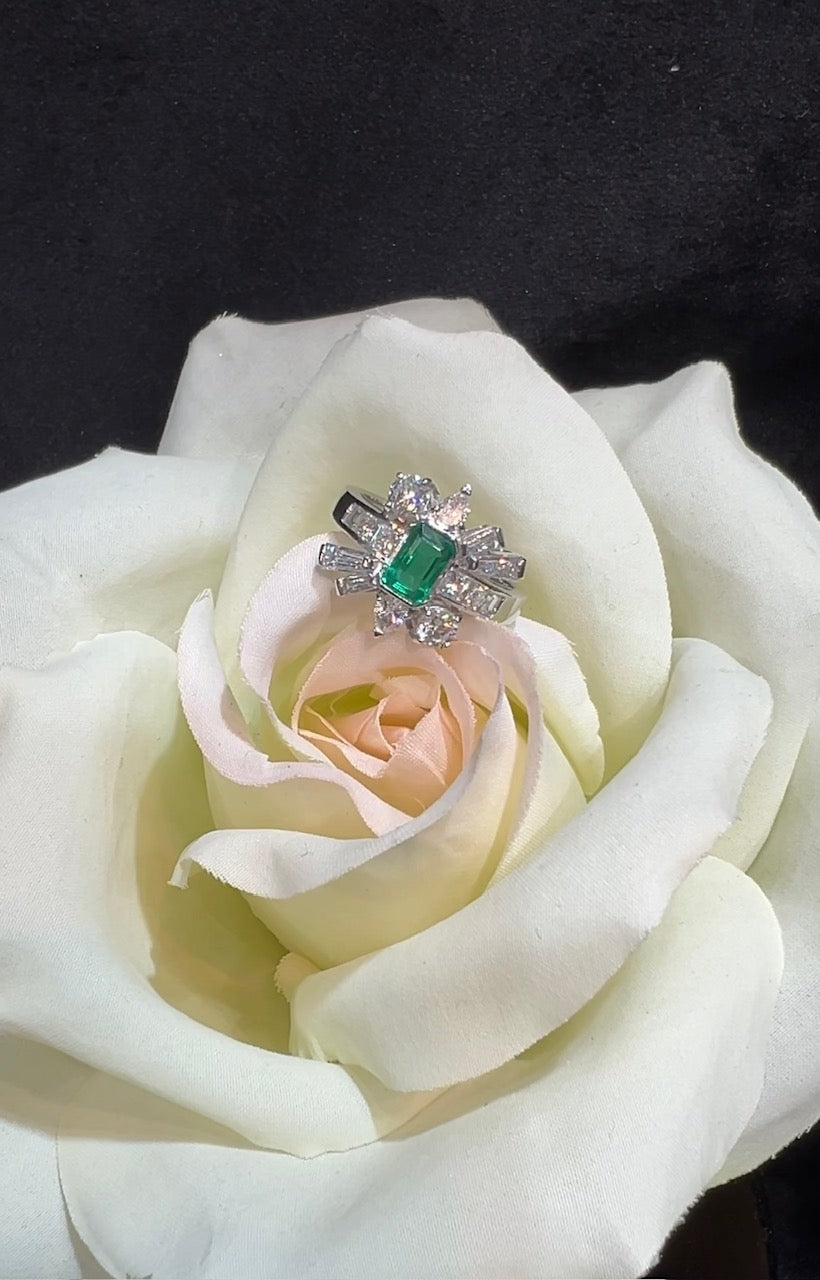 Emerald & mix diamonds ring