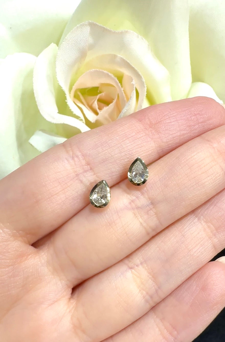 Pear Shape Diamond Stud Earrings in 18K Yellow Gold
