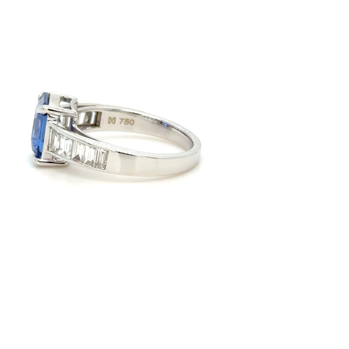 3.22 Carat Sapphire & diamond Ring 18K white Gold
