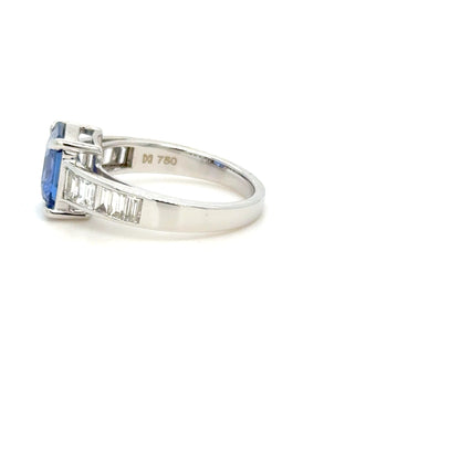 3.22 Carat Sapphire & diamond Ring 18K white Gold
