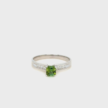 18k white gold Green Tourmaline & diamond ring